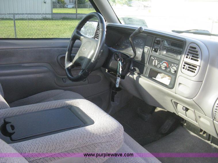 image for item H5441 1998 Chevrolet Silverado 2500 pickup truck