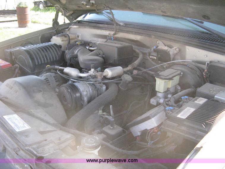 image for item H5441 1998 Chevrolet Silverado 2500 pickup truck