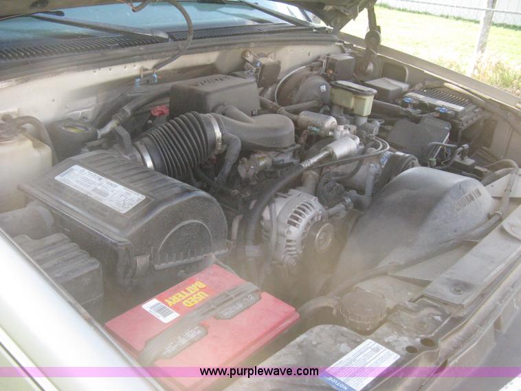 image for item H5441 1998 Chevrolet Silverado 2500 pickup truck