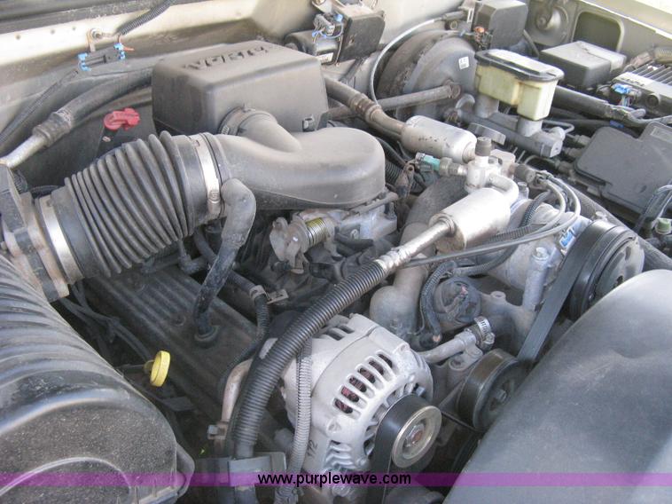 image for item H5441 1998 Chevrolet Silverado 2500 pickup truck