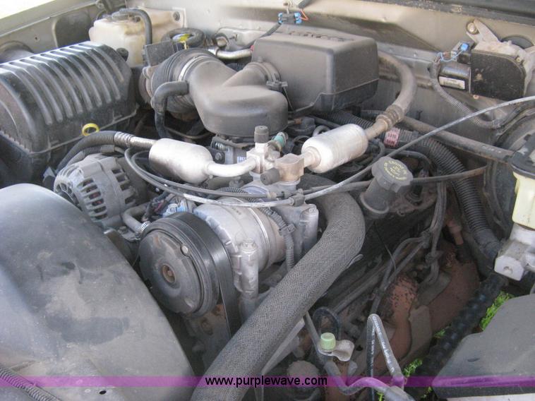 image for item H5441 1998 Chevrolet Silverado 2500 pickup truck