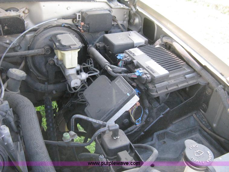 image for item H5441 1998 Chevrolet Silverado 2500 pickup truck