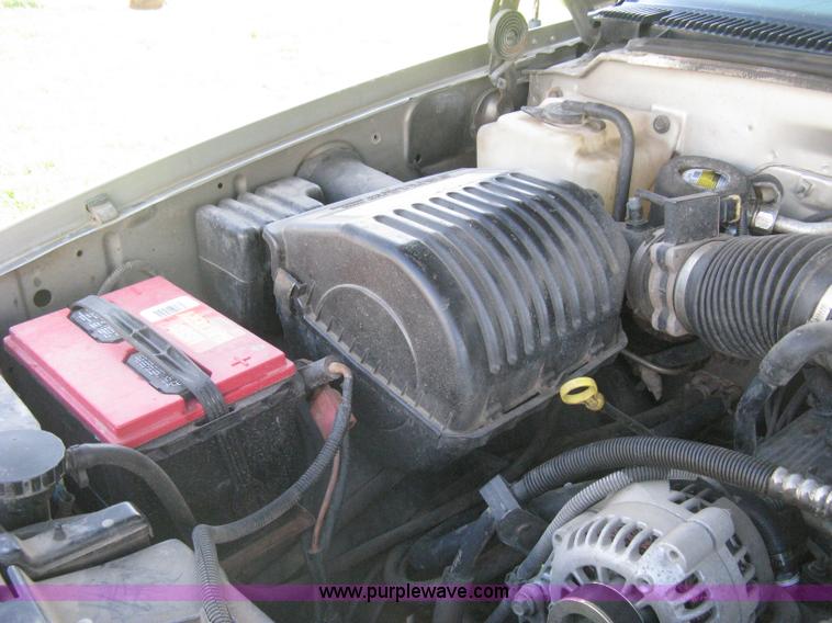 image for item H5441 1998 Chevrolet Silverado 2500 pickup truck