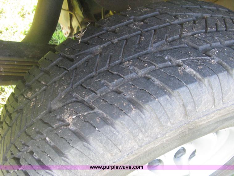 image for item H5441 1998 Chevrolet Silverado 2500 pickup truck