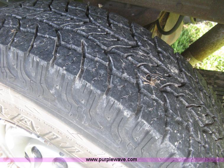 image for item H5441 1998 Chevrolet Silverado 2500 pickup truck