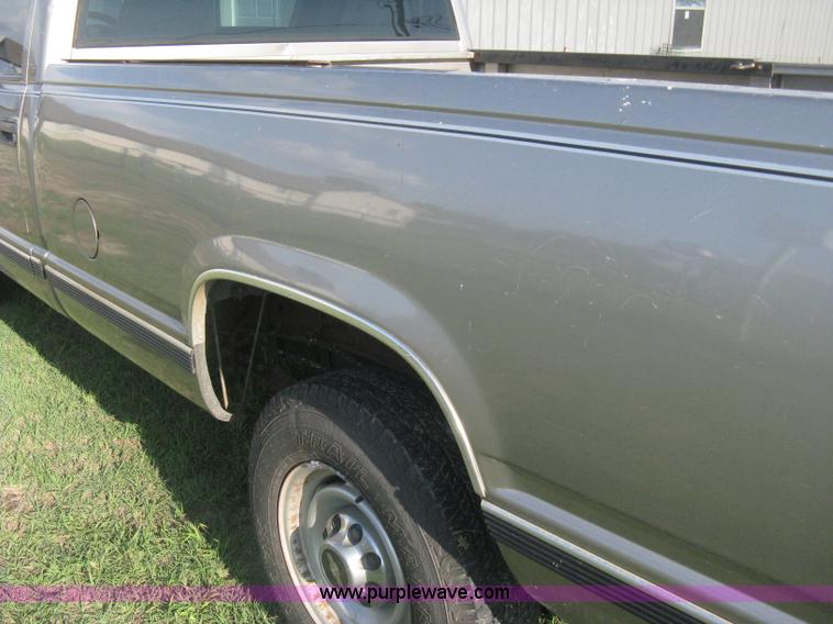 image for item H5441 1998 Chevrolet Silverado 2500 pickup truck