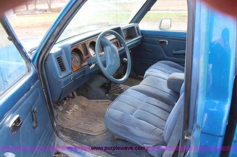 image for item H6153 1988 Ford Ranger XLT pickup truck