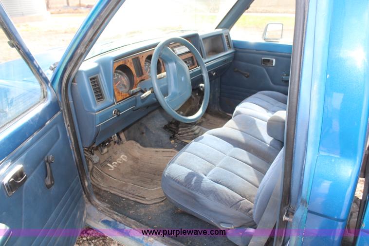 image for item H6153 1988 Ford Ranger XLT pickup truck