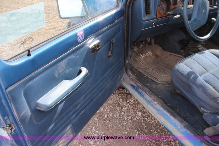 image for item H6153 1988 Ford Ranger XLT pickup truck