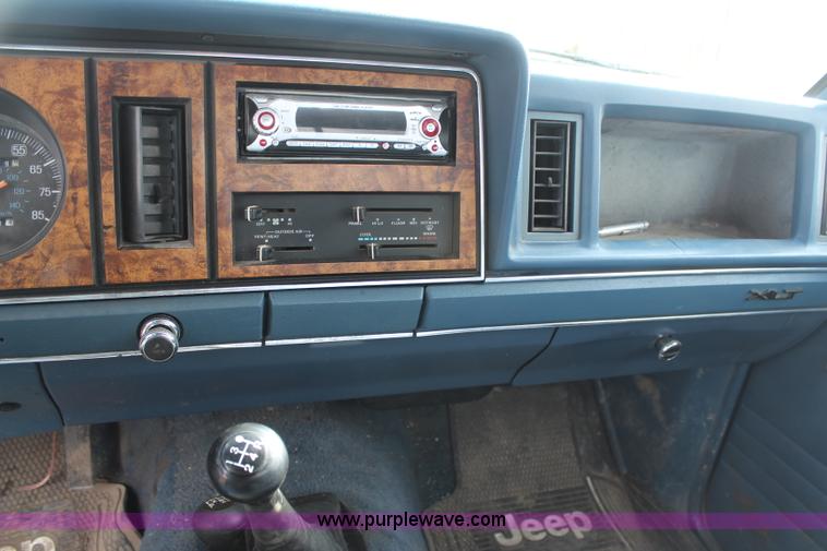 image for item H6153 1988 Ford Ranger XLT pickup truck