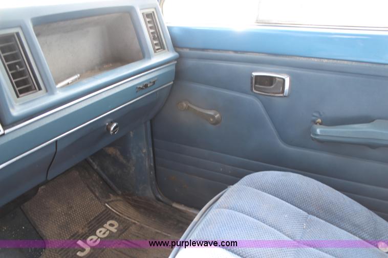 image for item H6153 1988 Ford Ranger XLT pickup truck