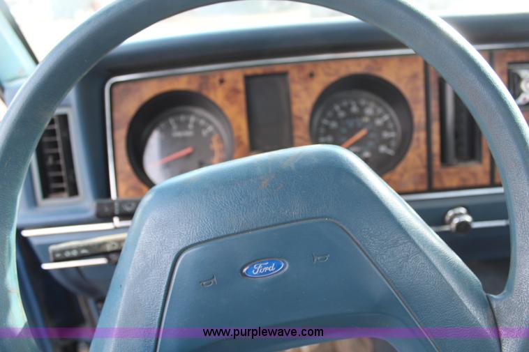 image for item H6153 1988 Ford Ranger XLT pickup truck