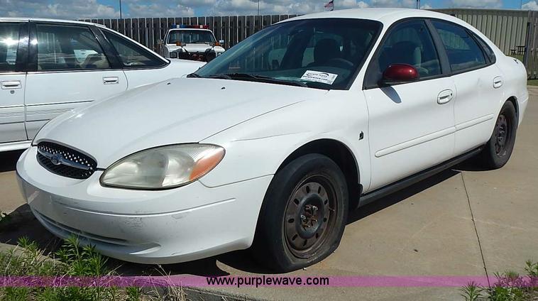 image for item I3597 2001 Ford Taurus LX