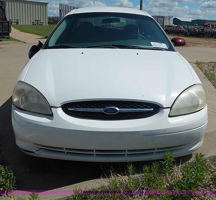 image for item I3597 2001 Ford Taurus LX