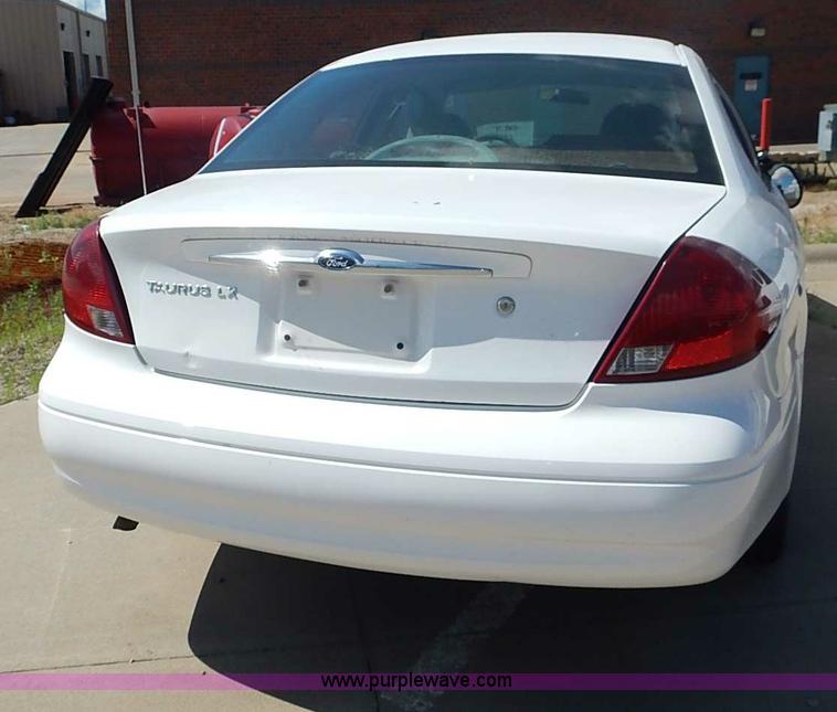 image for item I3597 2001 Ford Taurus LX