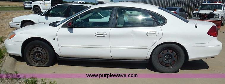 image for item I3597 2001 Ford Taurus LX