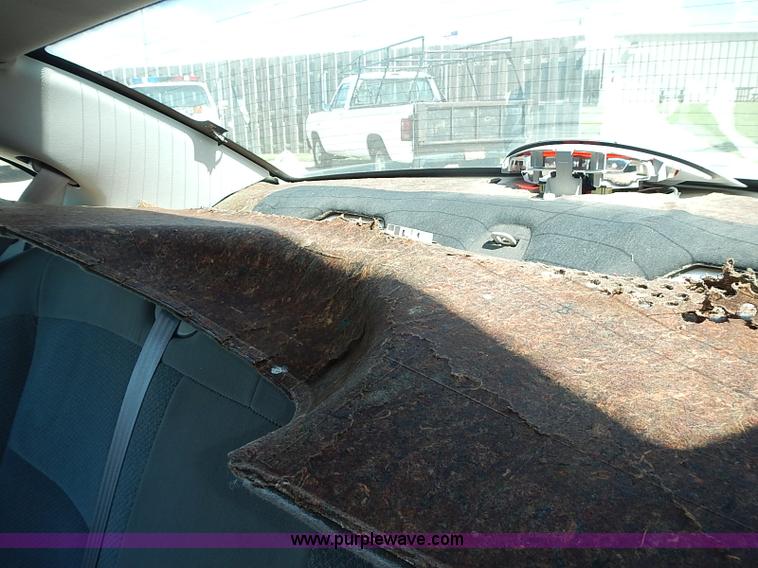 image for item I3597 2001 Ford Taurus LX