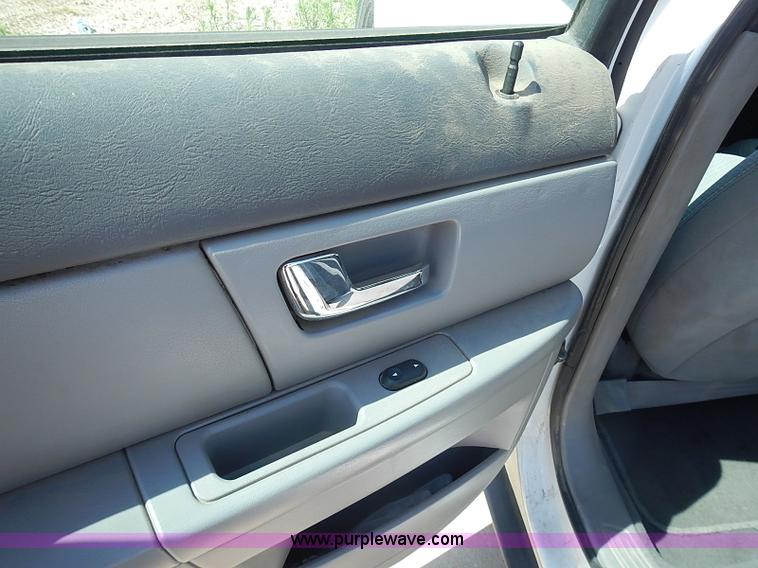 image for item I3597 2001 Ford Taurus LX