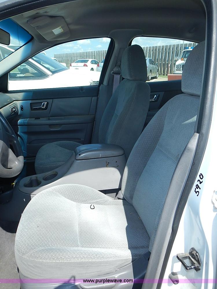 image for item I3597 2001 Ford Taurus LX