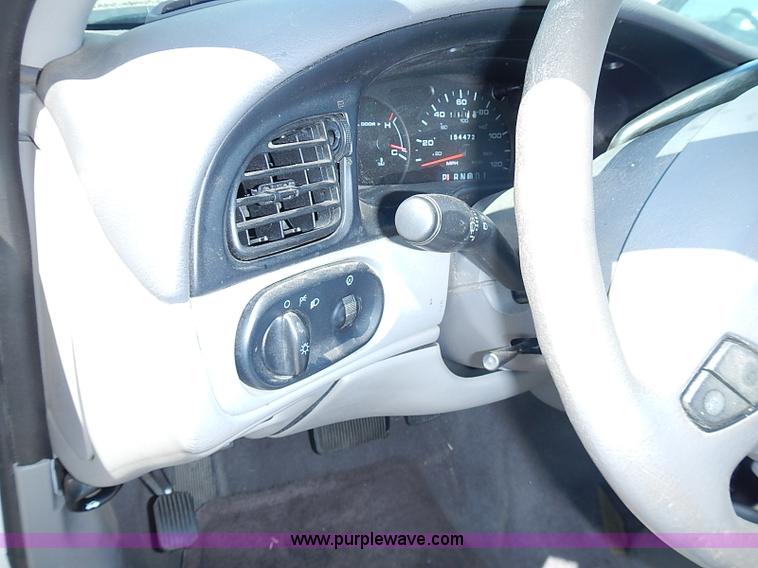 image for item I3597 2001 Ford Taurus LX