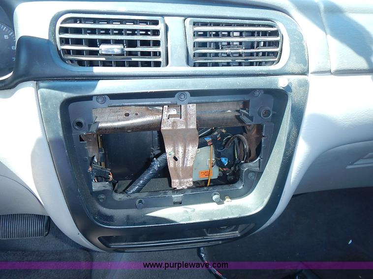 image for item I3597 2001 Ford Taurus LX