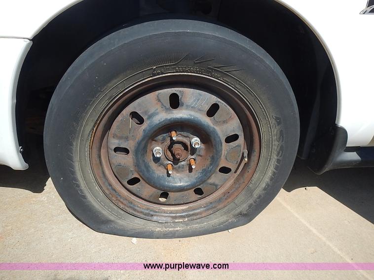 image for item I3597 2001 Ford Taurus LX