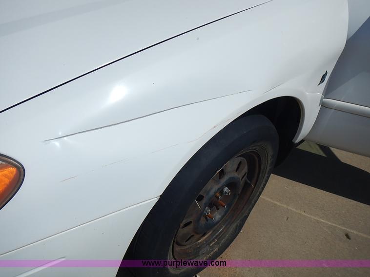 image for item I3597 2001 Ford Taurus LX