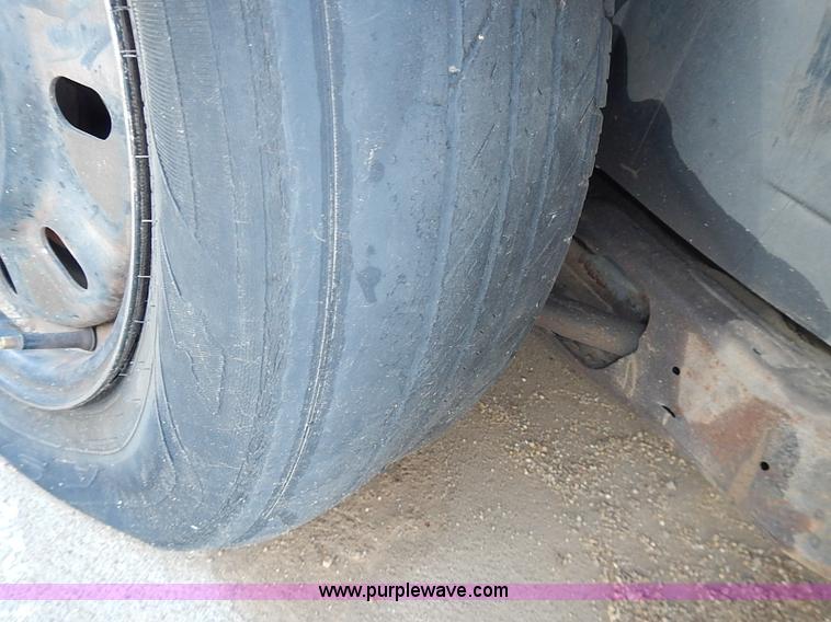 image for item I3597 2001 Ford Taurus LX