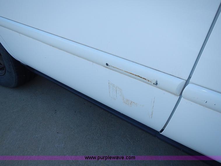 image for item I3597 2001 Ford Taurus LX