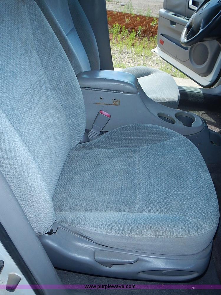 image for item I3597 2001 Ford Taurus LX