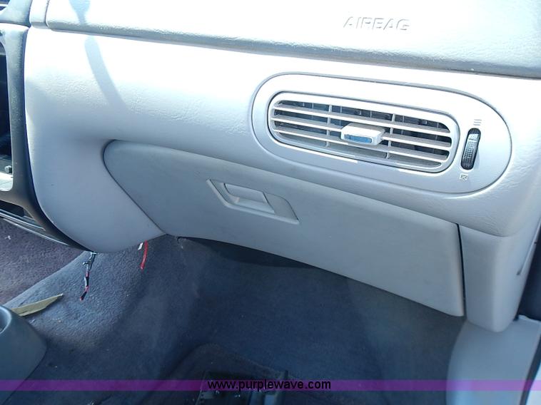 image for item I3597 2001 Ford Taurus LX