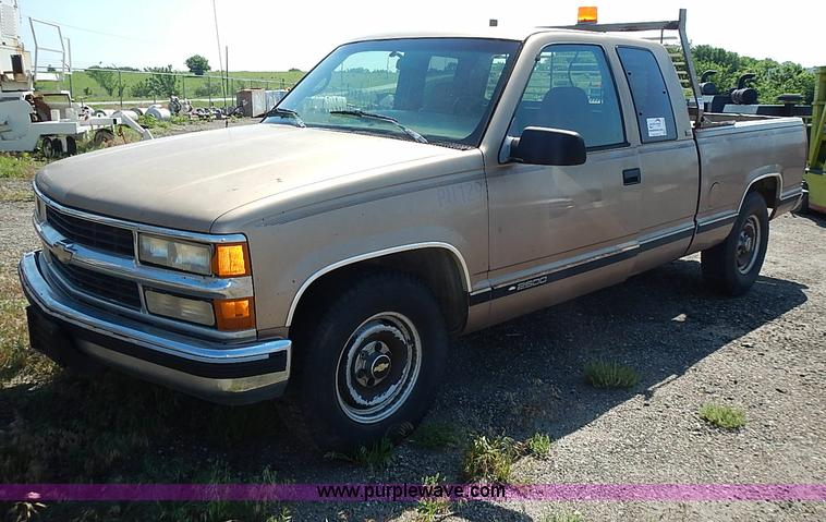 image for item I3599 1995 Chevrolet Silverado 2500 Ext. Cab pickup truck