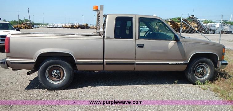 image for item I3599 1995 Chevrolet Silverado 2500 Ext. Cab pickup truck