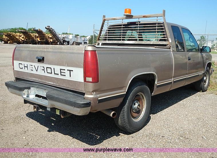 image for item I3599 1995 Chevrolet Silverado 2500 Ext. Cab pickup truck