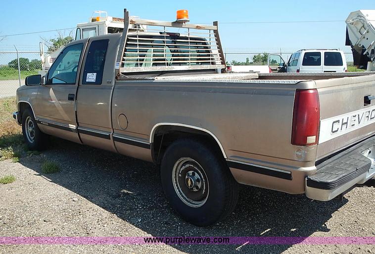 image for item I3599 1995 Chevrolet Silverado 2500 Ext. Cab pickup truck