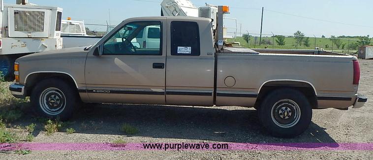 image for item I3599 1995 Chevrolet Silverado 2500 Ext. Cab pickup truck