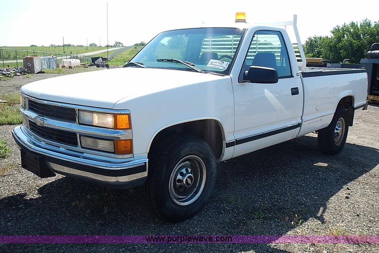 image for item I3600 1998 Chevrolet Cheyenne 2500 pickup truck