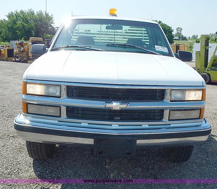 image for item I3600 1998 Chevrolet Cheyenne 2500 pickup truck