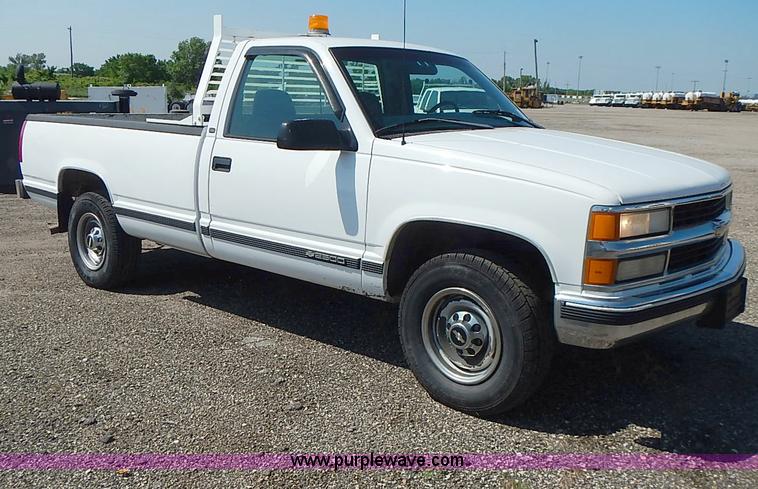image for item I3600 1998 Chevrolet Cheyenne 2500 pickup truck