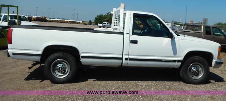 image for item I3600 1998 Chevrolet Cheyenne 2500 pickup truck