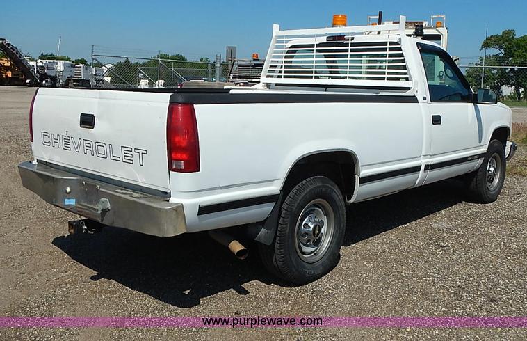 image for item I3600 1998 Chevrolet Cheyenne 2500 pickup truck