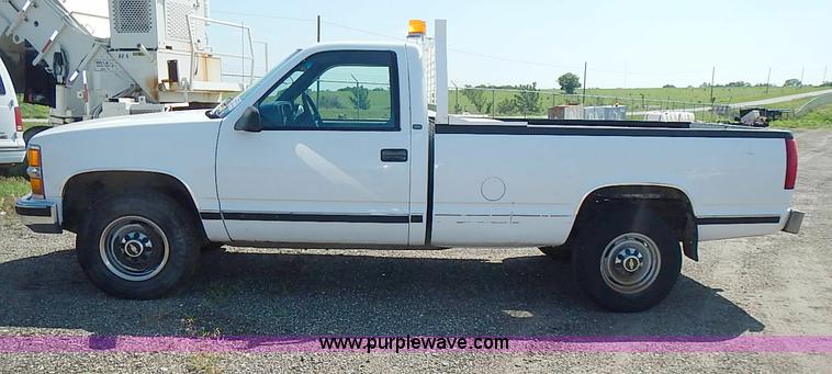 image for item I3600 1998 Chevrolet Cheyenne 2500 pickup truck