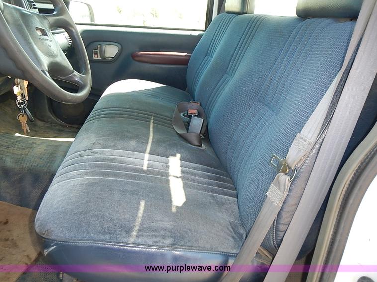 image for item I3600 1998 Chevrolet Cheyenne 2500 pickup truck