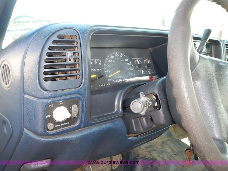 image for item I3600 1998 Chevrolet Cheyenne 2500 pickup truck