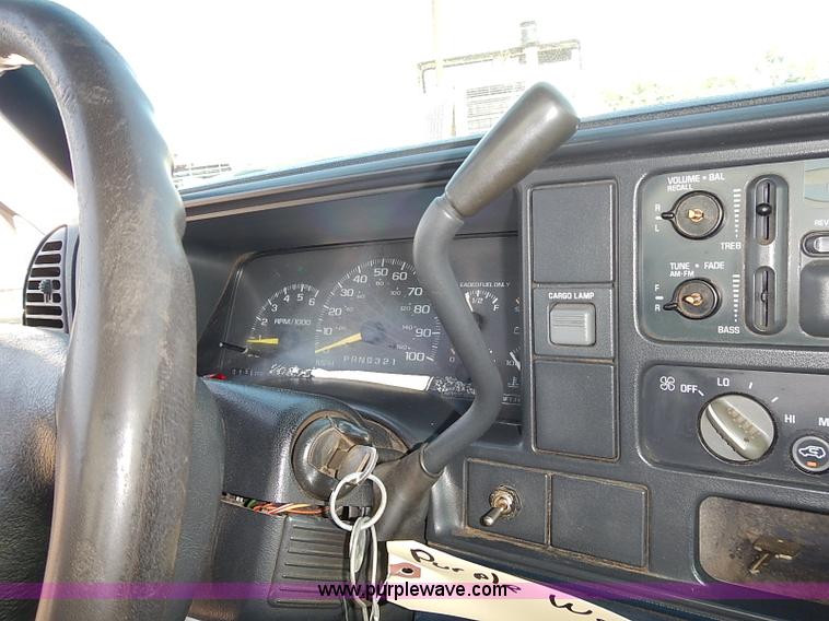 image for item I3600 1998 Chevrolet Cheyenne 2500 pickup truck