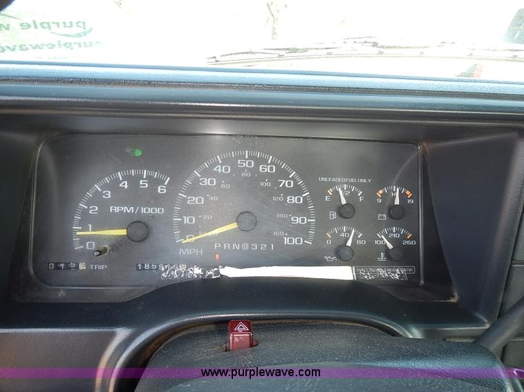 image for item I3600 1998 Chevrolet Cheyenne 2500 pickup truck