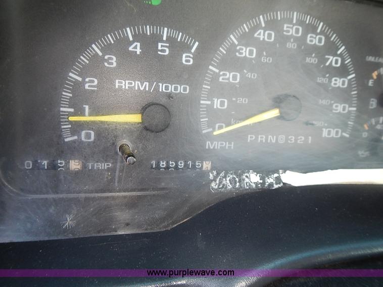 image for item I3600 1998 Chevrolet Cheyenne 2500 pickup truck