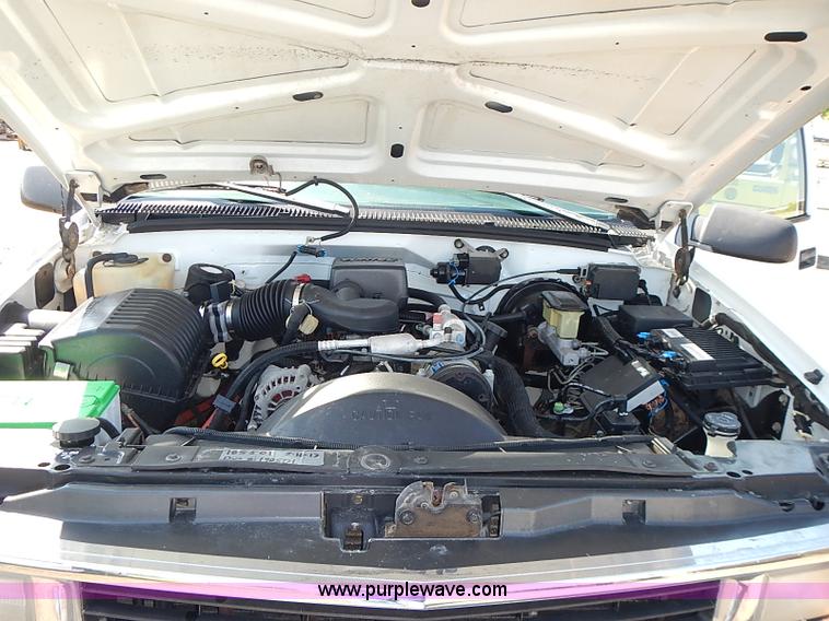 image for item I3600 1998 Chevrolet Cheyenne 2500 pickup truck