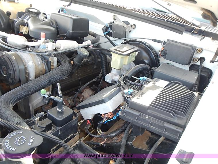 image for item I3600 1998 Chevrolet Cheyenne 2500 pickup truck