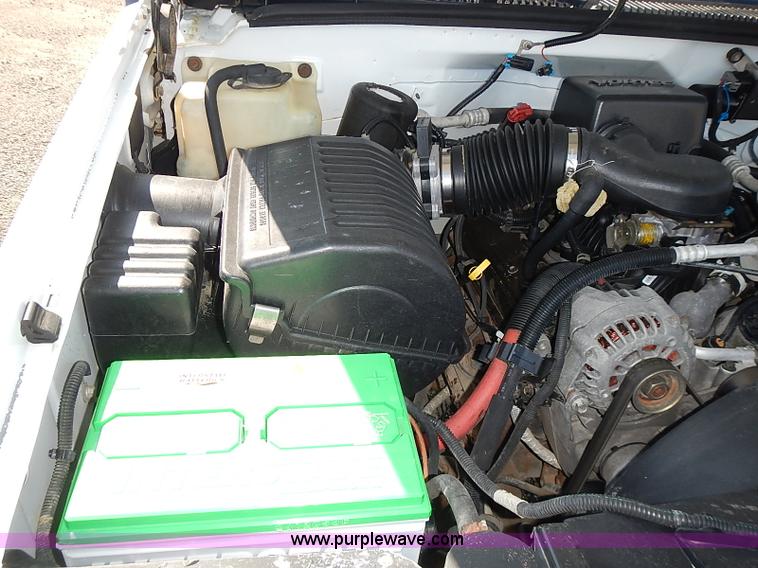 image for item I3600 1998 Chevrolet Cheyenne 2500 pickup truck